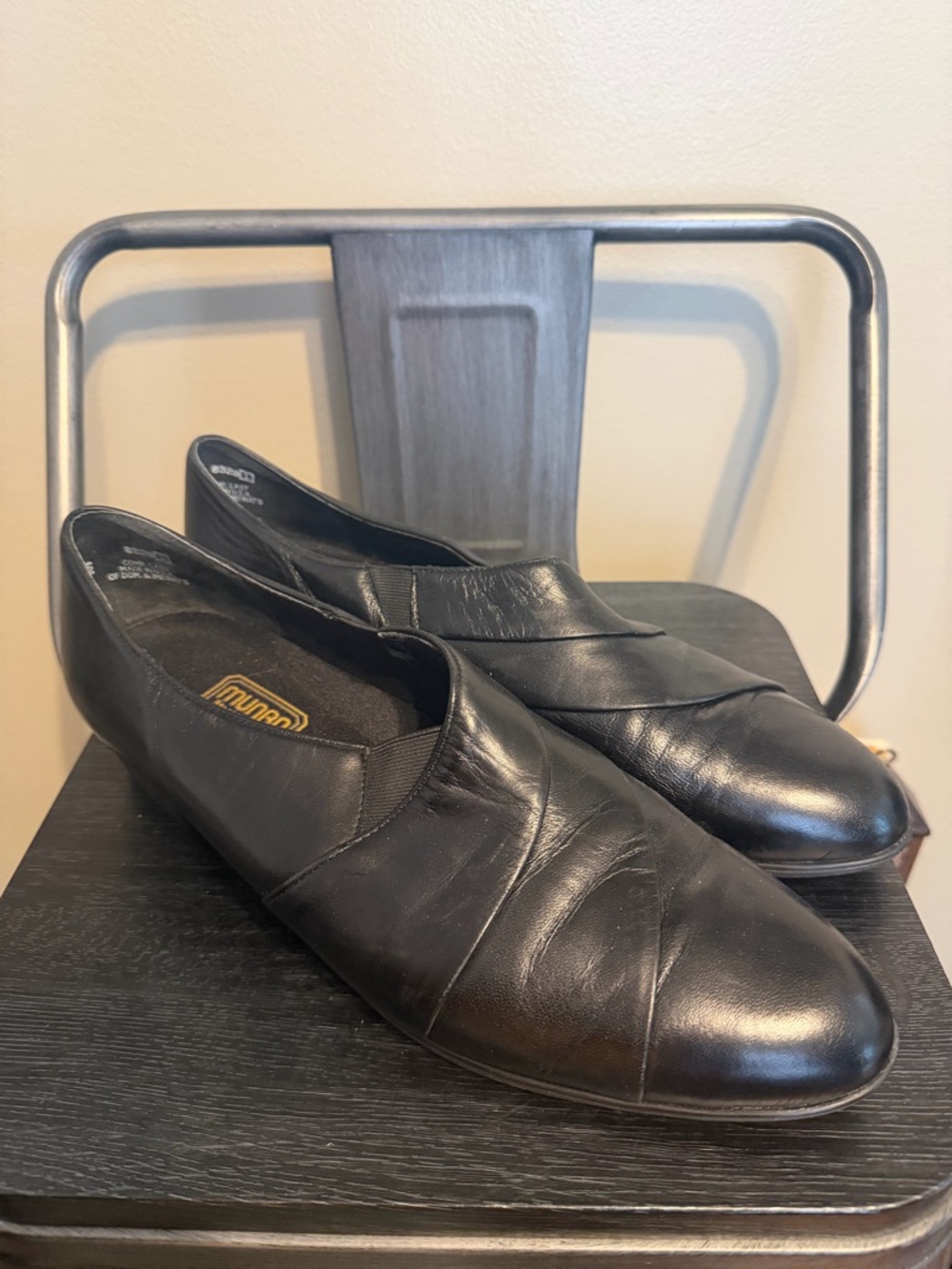 Munro American Black Leather Comfort Slip On Shoes Low Heel 11.5 M